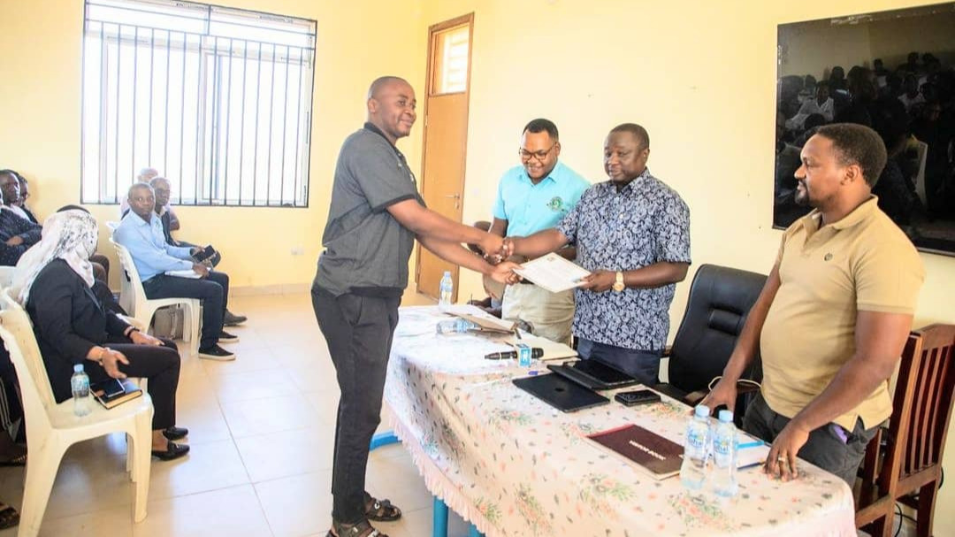 Vijana 192 wa Programu ya Jenga Kesho Iliyo Bora watunukiwa vyeti baada ya kufuzu mafunzo ya mbolea